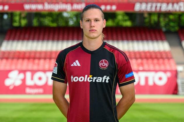 23.07.2025 - 1. FC Nürnberg FCN ( Club ) - 2. Fussball Bundesliga BL - Saison 2025 2026 - Fototermin Porträttermin Vorstellung Präsentation Pressetermin - - Einzelbild Einzelfoto Portrait Porträt Kopfbild - Artem Stepanov (11, 1. FC Nürnberg FCN )