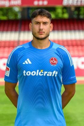 23.07.2025 - 1. FC Nürnberg FCN ( Club ) - 2. Fussball Bundesliga BL - Saison 2025 2026 - Fototermin Porträttermin Vorstellung Präsentation Pressetermin - - Einzelbild Einzelfoto Portrait Porträt Kopfbild - Robin Lisewski (13, 1. FC Nürnberg FCN )