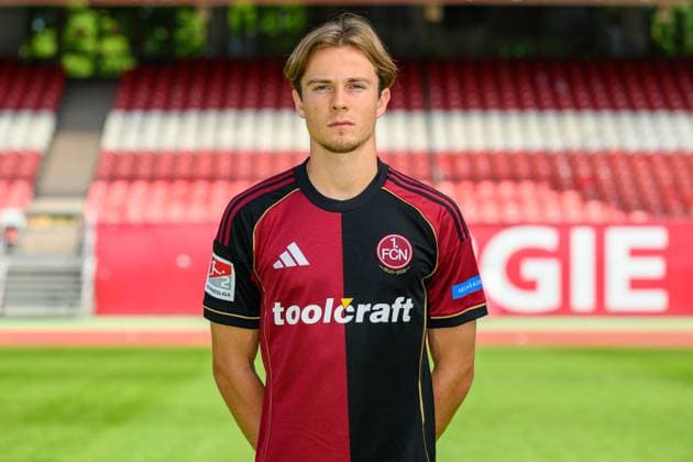 23.07.2025 - 1. FC Nürnberg FCN ( Club ) - 2. Fussball Bundesliga BL - Saison 2025 2026 - Fototermin Porträttermin Vorstellung Präsentation Pressetermin - - Einzelbild Einzelfoto Portrait Porträt Kopfbild - Caspar Jander (20, 1. FC Nürnberg FCN )