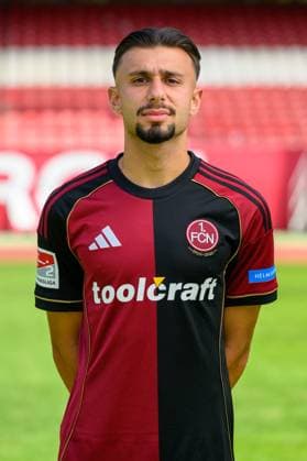 23.07.2025 - 1. FC Nürnberg FCN ( Club ) - 2. Fussball Bundesliga BL - Saison 2025 2026 - Fototermin Porträttermin Vorstellung Präsentation Pressetermin - - Einzelbild Einzelfoto Portrait Porträt Kopfbild - Berkay Yilmaz (21, 1. FC Nürnberg FCN )