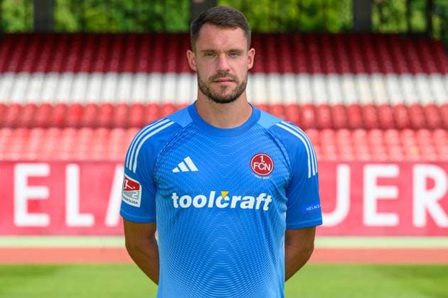 23.07.2025 - 1. FC Nürnberg FCN ( Club ) - 2. Fussball Bundesliga BL - Saison 2025 2026 - Fototermin Porträttermin Vorstellung Präsentation Pressetermin - - Einzelbild Einzelfoto Portrait Porträt Kopfbild - Christian Mathenia (26, 1. FC Nürnberg FCN )