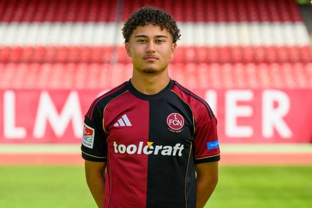 23.07.2025 - 1. FC Nürnberg FCN ( Club ) - 2. Fussball Bundesliga BL - Saison 2025 2026 - Fototermin Porträttermin Vorstellung Präsentation Pressetermin - - Einzelbild Einzelfoto Portrait Porträt Kopfbild - Justin von der Hitz (27, 1. FC Nürnberg FCN )