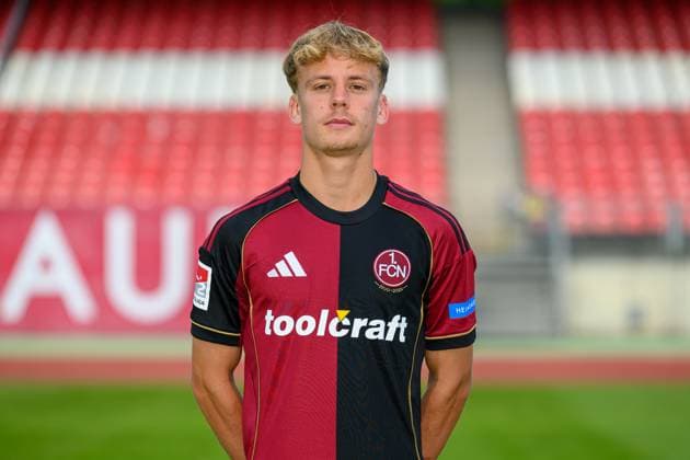 23.07.2025 - 1. FC Nürnberg FCN ( Club ) - 2. Fussball Bundesliga BL - Saison 2025 2026 - Fototermin Porträttermin Vorstellung Präsentation Pressetermin - - Einzelbild Einzelfoto Portrait Porträt Kopfbild - Tim Janisch (32, 1. FC Nürnberg FCN )