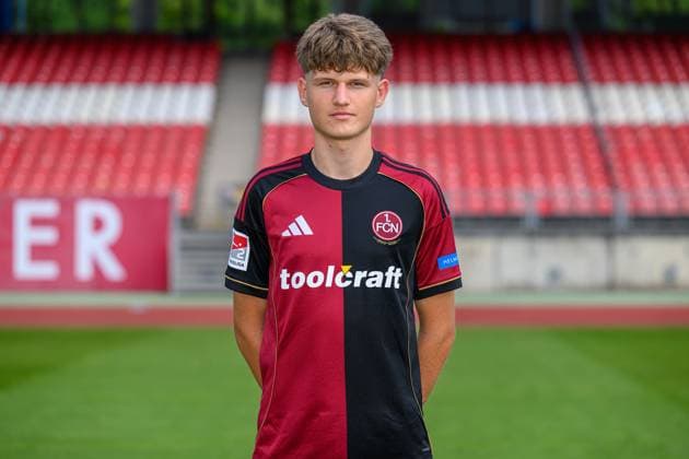 23.07.2025 - 1. FC Nürnberg FCN ( Club ) - 2. Fussball Bundesliga BL - Saison 2025 2026 - Fototermin Porträttermin Vorstellung Präsentation Pressetermin - - Einzelbild Einzelfoto Portrait Porträt Kopfbild - Kristian Mandic (36, 1. FC Nürnberg FCN )