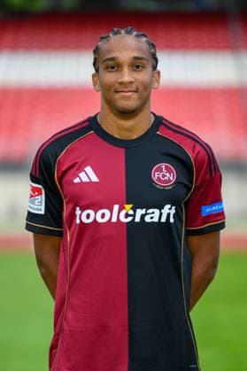 23.07.2025 - 1. FC Nürnberg FCN ( Club ) - 2. Fussball Bundesliga BL - Saison 2025 2026 - Fototermin Porträttermin Vorstellung Präsentation Pressetermin - - Einzelbild Einzelfoto Portrait Porträt Kopfbild - Noah Maboulou (37, 1. FC Nürnberg FCN )