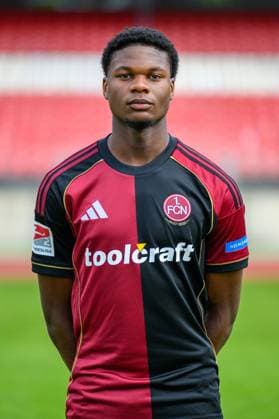 23.07.2025 - 1. FC Nürnberg FCN ( Club ) - 2. Fussball Bundesliga BL - Saison 2025 2026 - Fototermin Porträttermin Vorstellung Präsentation Pressetermin - - Einzelbild Einzelfoto Portrait Porträt Kopfbild - Winners Osawe (38, 1. FC Nürnberg FCN )