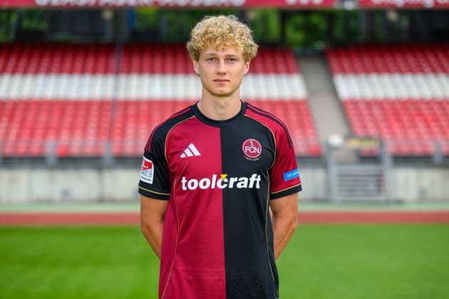 23.07.2025 - 1. FC Nürnberg FCN ( Club ) - 2. Fussball Bundesliga BL - Saison 2025 2026 - Fototermin Porträttermin Vorstellung Präsentation Pressetermin - - Einzelbild Einzelfoto Portrait Porträt Kopfbild - Piet Scobel (39, 1. FC Nürnberg FCN )