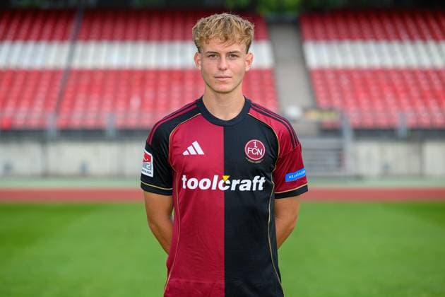 23.07.2025 - 1. FC Nürnberg FCN ( Club ) - 2. Fussball Bundesliga BL - Saison 2025 2026 - Fototermin Porträttermin Vorstellung Präsentation Pressetermin - - Einzelbild Einzelfoto Portrait Porträt Kopfbild - Eric Porstner (41, 1. FC Nürnberg FCN )