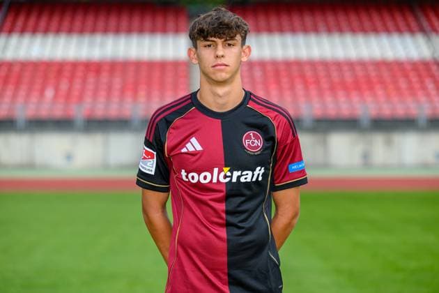 23.07.2025 - 1. FC Nürnberg FCN ( Club ) - 2. Fussball Bundesliga BL - Saison 2025 2026 - Fototermin Porträttermin Vorstellung Präsentation Pressetermin - - Einzelbild Einzelfoto Portrait Porträt Kopfbild - Tino Kusanovic (42, 1. FC Nürnberg FCN )