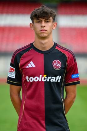 23.07.2025 - 1. FC Nürnberg FCN ( Club ) - 2. Fussball Bundesliga BL - Saison 2025 2026 - Fototermin Porträttermin Vorstellung Präsentation Pressetermin - - Einzelbild Einzelfoto Portrait Porträt Kopfbild - Tino Kusanovic (42, 1. FC Nürnberg FCN )