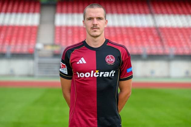 23.07.2025 - 1. FC Nürnberg FCN ( Club ) - 2. Fussball Bundesliga BL - Saison 2025 2026 - Fototermin Porträttermin Vorstellung Präsentation Pressetermin - - Einzelbild Einzelfoto Portrait Porträt Kopfbild - Ondrej Karafiat (44, 1. FC Nürnberg FCN )