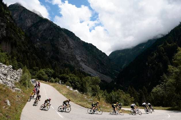Tour de France 2025 Stage 18 COURCHEVEL COL DE LA LOZE, FRANCE - JULY 24 : illustration picture of the riders during stage 18 of the 112th edition of Tour de France an UCI World Tour 2.UWT cycling road race stage for Men Elite of 171 km with start in Vif and finish in Courchevel Col de la Loze on July 24, 2025 in Courchevel Col de la Loze, France, 24 07 2025 ( Motordriver Kenny Verfaillie - Courchevel Col de la Loze France  Copyright: xLucaxBettinix