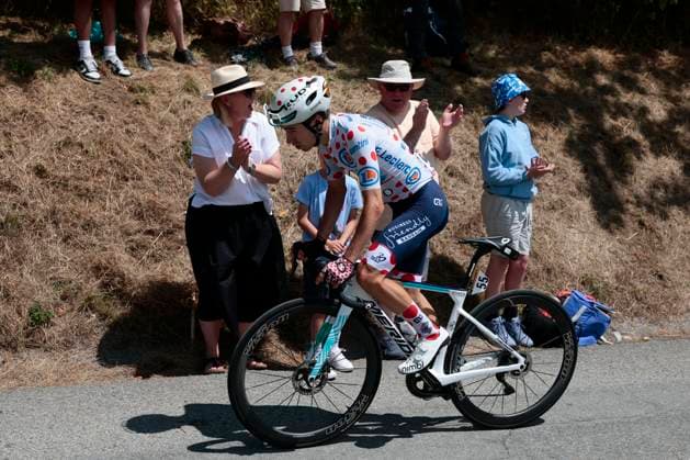 Tour de France 2025 Stage 18 COURCHEVEL COL DE LA LOZE, FRANCE - JULY 24 : Martinez Lenny (FRA) of Bahrain - Victorious during stage 18 of the 112th edition of Tour de France an UCI World Tour 2.UWT cycling road race stage for Men Elite of 171 km with start in Vif and finish in Courchevel Col de la Loze on July 24, 2025 in Courchevel Col de la Loze, France, 24 07 2025 ( Motordriver Kenny Verfaillie - Courchevel Col de la Loze France  Copyright: xLucaxBettinix