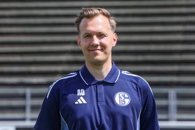 24.07.2025, Fussball, 2. Bundesliga, Saison 2025 2026, FC Schalke 04, Co-Trainer Adin Osmanbasic (FC Schalke 04) Gelsenkirchen Parkstadion NRW Deutschland xRHR-FOTO TRx