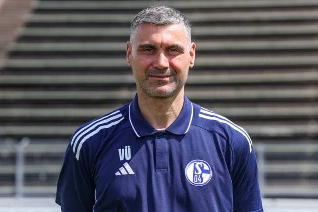 24.07.2025, Fussball, 2. Bundesliga, Saison 2025 2026, FC Schalke 04, Torwarttrainer Volkan Ünlü (FC Schalke 04) Gelsenkirchen Parkstadion NRW Deutschland xRHR-FOTO TRx