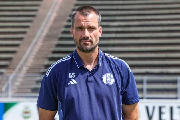 24.07.2025, Fussball, 2. Bundesliga, Saison 2025 2026, FC Schalke 04, Athletiktrainer Alexander Storck (FC Schalke 04) Gelsenkirchen Parkstadion NRW Deutschland xRHR-FOTO TRx