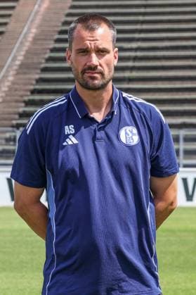 24.07.2025, Fussball, 2. Bundesliga, Saison 2025 2026, FC Schalke 04, Athletiktrainer Alexander Storck (FC Schalke 04) Gelsenkirchen Parkstadion NRW Deutschland xRHR-FOTO TRx