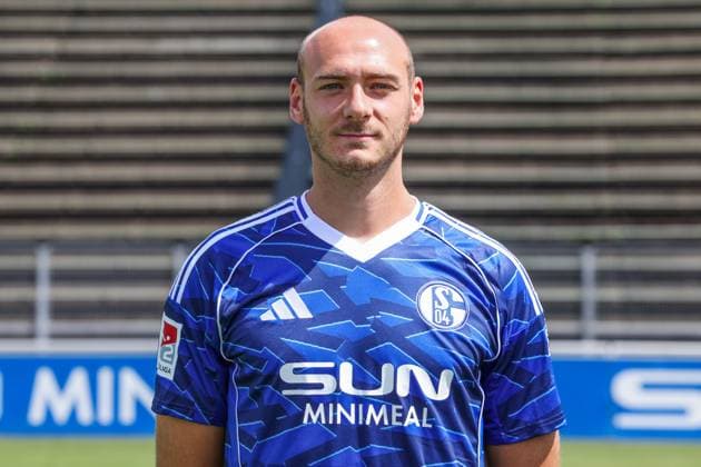 24.07.2025, Fussball, 2. Bundesliga, Saison 2025 2026, FC Schalke 04, Henning Matriciani (FC Schalke 04) Gelsenkirchen Parkstadion NRW Deutschland xRHR-FOTO TRx