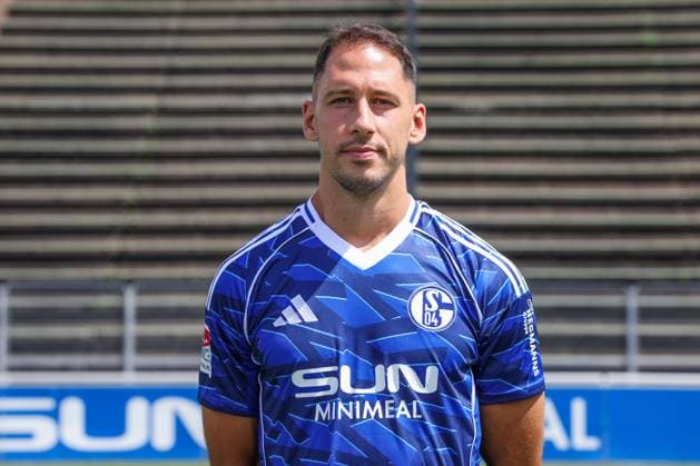 24.07.2025, Fussball, 2. Bundesliga, Saison 2025 2026, FC Schalke 04, Nikola Katic (FC Schalke 04) Gelsenkirchen Parkstadion NRW Deutschland xRHR-FOTO TRx *** 24 07 2025, Football, 2 Bundesliga, Season 2025 2026, FC Schalke 04, Nikola Katic FC Schalke 04 Gelsenkirchen Parkstadion NRW Germany xRHR FOTO TRx Copyright: TimxRehbein RHR-FOTOx RHR-FOTO TR