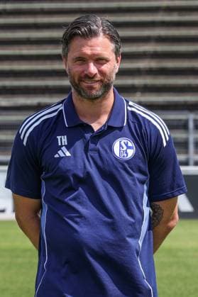 24.07.2025, Fussball, 2. Bundesliga, Saison 2025 2026, FC Schalke 04, Co-Trainer Tim Hoogland (FC Schalke 04) Gelsenkirchen Parkstadion NRW Deutschland xRHR-FOTO TRx