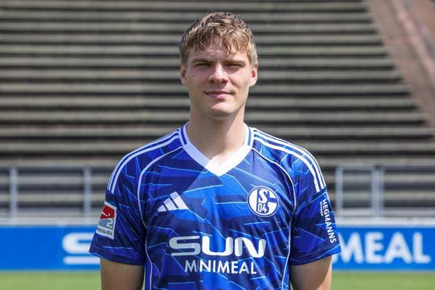 24.07.2025, Fussball, 2. Bundesliga, Saison 2025 2026, FC Schalke 04, Emil Hojlund Hojlund (FC Schalke 04) Gelsenkirchen Parkstadion NRW Deutschland xRHR-FOTO TRx