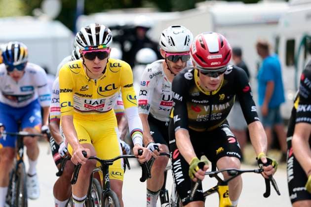 Tour de France 2025 Stage 18 COURCHEVEL COL DE LA LOZE, FRANCE - JULY 24 : Pogacar Tadej (SLO) of UAE Team Emirates, Vingegaard Jonas (DEN) of Team Visma Lease a Bike during stage 18 of the 112th edition of Tour de France an UCI World Tour 2.UWT cycling road race stage for Men Elite of 171 km with start in Vif and finish in Courchevel Col de la Loze on July 24, 2025 in Courchevel Col de la Loze, France, 24 07 2025 ( Motordriver Kenny Verfaillie - Courchevel Col de la Loze France  Copyright: xLucaxBettinix