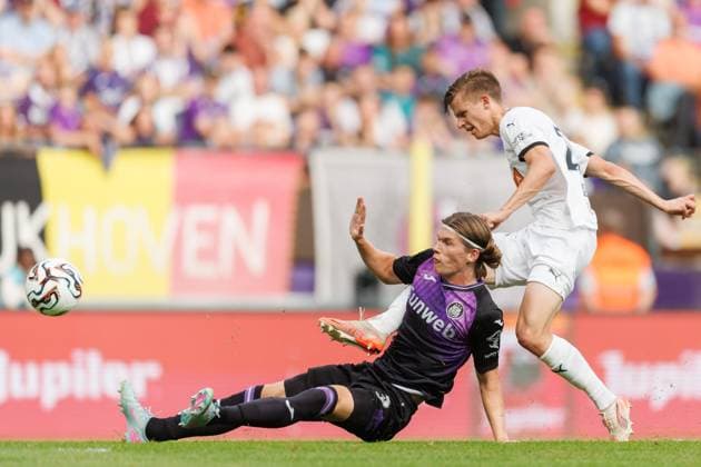 250724 Lucas Hey of Anderlecht and Adrian Svanbäck of Häcken during the UEFA Europa League second qualifying round match between Anderlecht and Häcken on July 24, 2025 in Brussels. Photo: Michael Erichsen BILDBYRAN COP 89 MI0855 fotboll football soccer fotball uefa europa league europa league kval qualifying round qualification anderlecht häcken bbeng Copyright: MICHAELxERICHSEN BB250724MI038