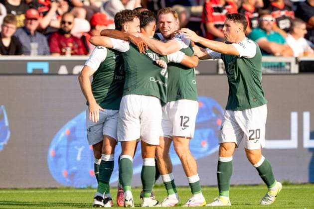 UEFA Europa League second qualifying round - Midtjylland vs Hibernian Hibernian players celebrates after scoring in the UEFA Europa League qualifying match between MC Midtjylland and Hibernian at MCH Arena in Herning on Thursday, July 24, 2025. , Herning Denmark Mors Copyright: BoxAmrstrupx xRitzauxScanpix BoxAmstrupx spdk20250724-203535-L