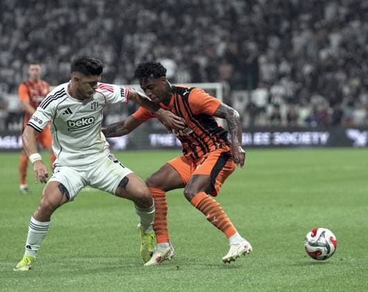 Besiktas v Shakhtar Donetsk - UEFA Europa League ISTANBUL, TURKIYE - JULY 24: Milot Rashica (L) of Besiktas competes with Georgiy Sudakov (R) of Shakhtar Donetsk during the UEFA Europa League second qualifying round first leg match between Besiktas and Shakhtar Donetsk at the Tupras Stadium in Istanbul, Turkiye on July 24, 2025. Esra Bilgin Anadolu Istanbul Turkey. Editorial use only. Please get in touch for any other usage.  Copyright: x2025xAnadoluxEsraxBilginx