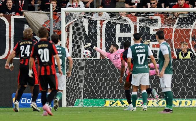 Aral Simsir of FC Midtjylland scores a goal to make the score 1-1 Midtjylland v Hibernian, UEFA Europa League, 2nd Qualifying Round, First Leg, Football, MCH Arena, Herning, Denmark - 24 Jul 2025Herning MCH Arena Denmark EDITORIAL USE ONLY No use with unauthorised audio, video, data, fixture lists, club league logos or live services. Online in-match use limited to 120 images, no video emulation. No use in betting, games or single club league player publications. Copyright: xJohnnyxPedersen Shutterstockx 15410838an