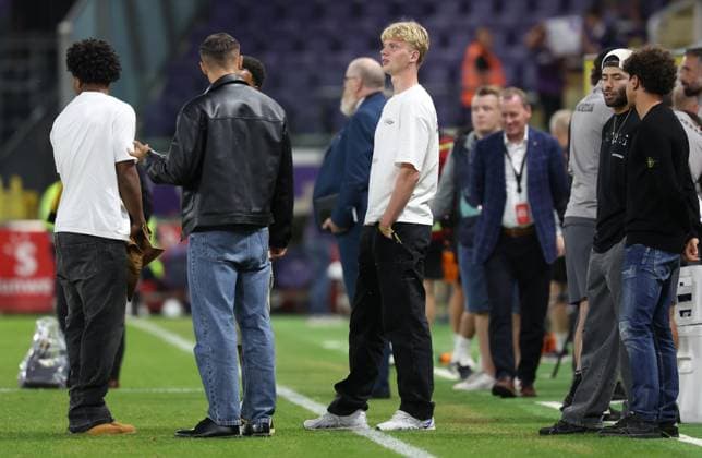 Anderlecht s Elyess Dao, Anderlecht s Jan-Carlo Simic, Anderlecht s Cedric Hatenboer, Anderlecht s Cesar Huerta, Anderlecht s Theo Leoni and pictured after a soccer game between Belgian soccer team RSC Anderlecht and the swedisch soccer team BK Hacken, in Anderlecht, Thursday 24 July 2025, in the second qualifying round (1st leg) of the 2025-2026 UEFA Europa League. VIRGINIExLEFOUR  x129953114x