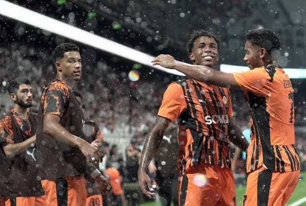Besiktas v Shakhtar Donetsk - UEFA Europa League ISTANBUL, TURKIYE - JULY 24: Shakhtar Donetsk player Kevin (11) celebrates after scoring a goal during the UEFA Europa League second qualifying round first leg match against Besiktas at Tupras Stadium in Istanbul, Turkiye, on July 24, 2025. Esra Bilgin Anadolu Istanbul Turkey. Editorial use only. Please get in touch for any other usage.  Copyright: x2025xAnadoluxEsraxBilginx