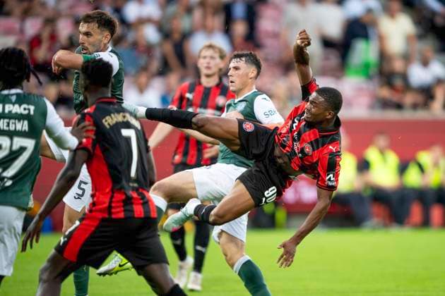 Qualification for Europa League: FC Midtjylland-Hibernian FC Midtjylland s Friday Etim in action with Hibernian FC s Warren O Hora and Josh Mulligan during the encounter between FC Midtjylland and Hibernian in a qualification match for the Europa League at MCH Arena in Herning on Thursday, July 24, 2025. (Photo: Bo Amstrup Ritzau Scanpix) , Herning Denmark Mors Copyright: BoxAmrstrupx xRitzauxScanpix BoxAmstrupx spdk20250724-214245-L