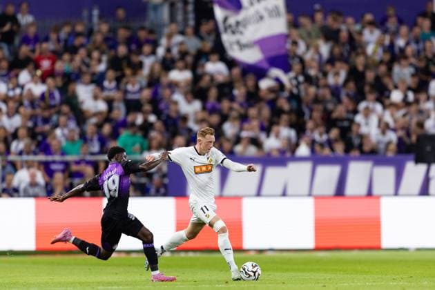 250724 Nilson Angulo of Anderlecht and Julius Lindberg of Häcken during the UEFA Europa League second qualifying round match between Anderlecht and Häcken on July 24, 2025 in Brussels. Photo: Michael Erichsen BILDBYRAN COP 89 MI0855 anderlecht bbeng europa league football fotball fotboll häcken kval qualification qualifying round soccer uefa europa league Copyright: MICHAELxERICHSEN BB250724MI091