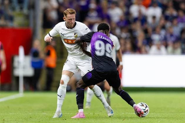 250724 Julius Lindberg of Häcken and Ibrahim Kanate of Anderlecht during the UEFA Europa League second qualifying round match between Anderlecht and Häcken on July 24, 2025 in Brussels. Photo: Michael Erichsen BILDBYRAN COP 89 MI0855 anderlecht bbeng europa league football fotball fotboll häcken kval qualification qualifying round soccer uefa europa league Copyright: MICHAELxERICHSEN BB250724MI094