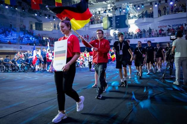 Impressionen EUROPEAN PARA YOUTH GAMES 2025 EUROPEAN PARA YOUTH GAMES 2025 Istanbul Donnerstag, 24.07.2025 Para Schwimmer Philip Hebmueller traegt die deutsche Fahne beim Einmarsch der deutschen Mannschaft. Ueber 70 Para Sportlerinnen und Para Sportler, Trainer*innen und Staff sind aus Deutschland nach Istanbul gereist. Insgesamt nehmen 662 Para Sportlerinnen und PAra Sportler aus 32 Nationen tel. Bildquelle: Ralf Kuckuck About EPYG: Grow. Aspire. Play. The European Para Youth Games (EPYG) mark the beginning of an extraordinary journey for young Para athletes. Through competition and education, they embark on a path of self-discovery, testing their limits, and growing into future champions. GROW. EPYG provides a foundation for growth, allowing young athletes to develop their skills, gain confidence, and experience high-level competition. With each challenge they face, they evolve not just as competitors, but as role models who inspire the next generation. ASPIRE. This event is a gateway to greater ambitions. From national teams to European and world championships, and ultimately the Paralympic Games, EPYG fuels the dreams of young athletes, encouraging them to set bold goals and chase excellence. PLAY. More than just a competition, EPYG fosters an environment where athletes can connect, collaborate, and celebrate their passion for It is a place where camaraderie and fair play take center stage, building a global community united by the love of the game. At EPYG 2025 Istanbul, we come together to GROW, ASPIRE, and PLAY shaping the future of Para sport, one competition at a time.