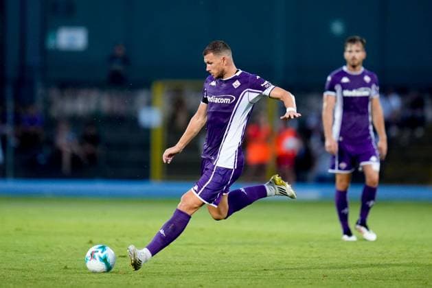 US Grosseto v ACF Fiorentina - Friedly Match Edin Dzeko of ACF Fiorentina during the Pre-Season friendly match between US Grosseto Calcio and ACF Fiorentina at Stadio Carlo Zecchini on July 24, 2025 in Grosseto, Italy Grosseto Stadio Carlo Zecchini Grosseto Italy Copyright: xGiuseppexMaffiax Grosseto-Fiorentina_GM_BRU7926-60