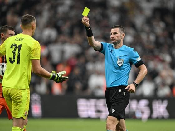 Besiktas v Shakhtar Donetsk - UEFA Europa League ISTANBUL, TURKIYE - JULY 24: The referee Georgi Kabakov raises a yellow card as he leads the UEFA Europa League second qualifying round first leg match against Shakhtar Donetsk at Tupras Stadium in Istanbul, Turkiye, on July 24, 2025. Ali Atmaca Anadolu Istanbul Turkey. Editorial use only. Please get in touch for any other usage.  Copyright: x2025xAnadoluxAlixAtmacax