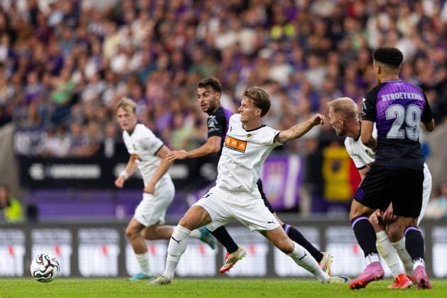 250724 Samuel Leach Holm of Häcken during the UEFA Europa League second qualifying round match between Anderlecht and Häcken on July 24, 2025 in Brussels. Photo: Michael Erichsen BILDBYRAN COP 89 MI0855 anderlecht bbeng europa league football fotball fotboll häcken kval qualification qualifying round soccer uefa europa league Copyright: MICHAELxERICHSEN BB250724MI108