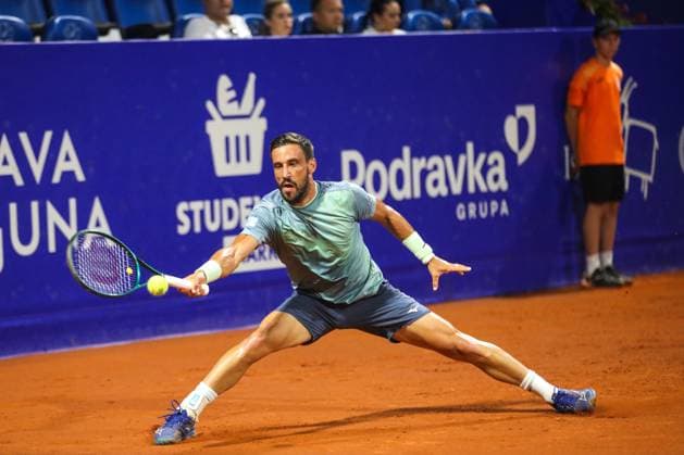 Umag, Croatia, 240725. 35th Plava Laguna Croatia Open Umag. Quarterfinal tennis match between Bosnian Damir Dzumhur and Frenchman Titouan Droguet. Photo: Goran Sebelic CROPIX Copyright: xxGoranxSebelicx dzumhur_droguet23-240725