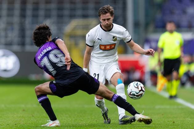 250724 Ali Maamar of Anderlecht and Adam Lundkvist of Häcken during the UEFA Europa League second qualifying round match between Anderlecht and Häcken on July 24, 2025 in Brussels. Photo: Michael Erichsen BILDBYRAN COP 89 MI0855 anderlecht bbeng europa league football fotball fotboll häcken kval qualification qualifying round soccer uefa europa league Copyright: MICHAELxERICHSEN BB250724MI138