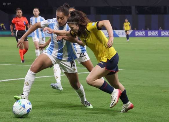 COPA AMERICA FEMENINA ECUADOR VS ARGENTINA 24 de julio del 2025 Encuentro entre Ecuador VS Argentina por Copa AmÃ rica Femenina en el estadio Banco Guayaquil. QUITO PICHINCHA ECUADOR Copyright: xHENRYxLAPOx