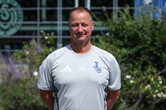 Fussball, 3.Liga Saison 2025 2026 Team- und Porträtfototermin MSV Duisburg 24.07.2025, schauinsland-reisen-arena Frank WiÅ›niewski (Busfahrer, MSV Duisburg) Duisburg schauinsland-reisen-arena Nordrhein-Westfalen Deutschland
