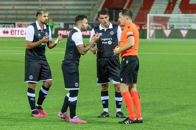 Antonios Papadopoulos, Renato Steffen, Georgios Koutsias, FCL, Schiedsrichter Darren England, ENG, FC Lugano - CFR Cluj, Qualifikationsrunde UEFA Europa League, Fussball, 24.07.2025
