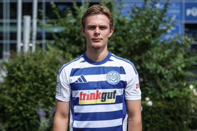 Fussball, 3.Liga Saison 2025 2026 Team- und Porträtfototermin MSV Duisburg 24.07.2025, schauinsland-reisen-arena Jakob Bookjans (MSV Duisburg, 7) Duisburg schauinsland-reisen-arena Nordrhein-Westfalen Deutschland