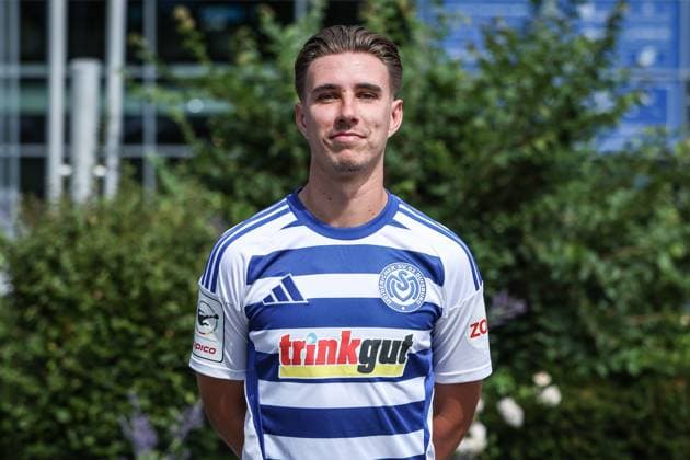 Fussball, 3.Liga Saison 2025 2026 Team- und Porträtfototermin MSV Duisburg 24.07.2025, schauinsland-reisen-arena Jonas Michelbrink (MSV Duisburg, 8) Duisburg schauinsland-reisen-arena Nordrhein-Westfalen Deutschland