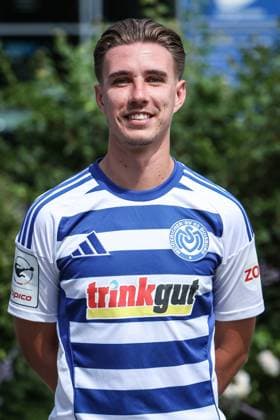 Fussball, 3.Liga Saison 2025 2026 Team- und Porträtfototermin MSV Duisburg 24.07.2025, schauinsland-reisen-arena Jonas Michelbrink (MSV Duisburg, 8) Duisburg schauinsland-reisen-arena Nordrhein-Westfalen Deutschland