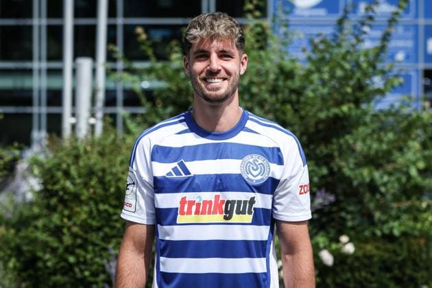 Fussball, 3.Liga Saison 2025 2026 Team- und Porträtfototermin MSV Duisburg 24.07.2025, schauinsland-reisen-arena Tobias Fleckstein (MSV Duisburg, 5) Duisburg schauinsland-reisen-arena Nordrhein-Westfalen Deutschland