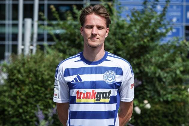 Fussball, 3.Liga Saison 2025 2026 Team- und Porträtfototermin MSV Duisburg 24.07.2025, schauinsland-reisen-arena Christian Viet (MSV Duisburg, 10) Duisburg schauinsland-reisen-arena Nordrhein-Westfalen Deutschland