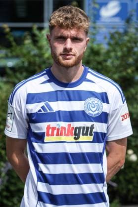 Fussball, 3.Liga Saison 2025 2026 Team- und Porträtfototermin MSV Duisburg 24.07.2025, schauinsland-reisen-arena Steffen Meuer (MSV Duisburg, 18) Duisburg schauinsland-reisen-arena Nordrhein-Westfalen Deutschland